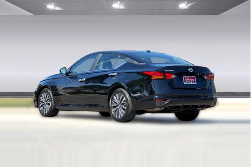 Super Black 2025 Nissan Altima SV FWD