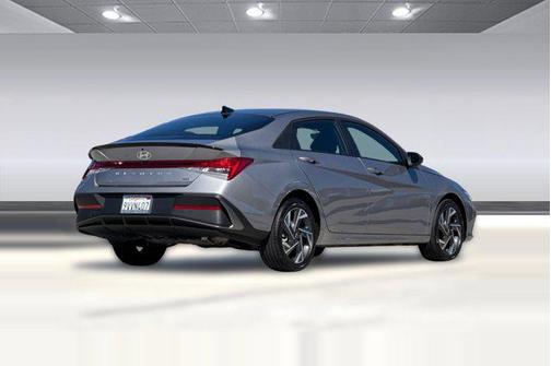 2025 Hyundai ELANTRA HEV SEL Sport