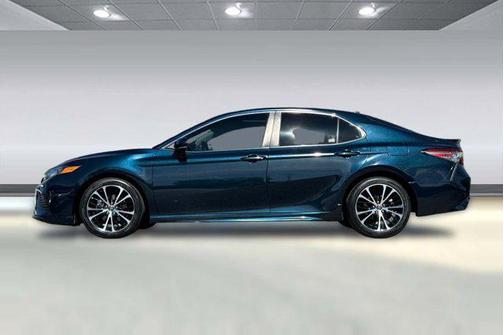Blue 2018 Toyota Camry SE