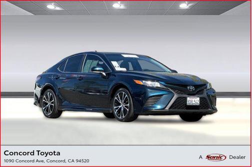 Blue 2018 Toyota Camry SE