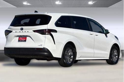 2024 Toyota Sienna LE