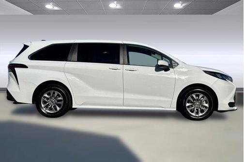 2024 Toyota Sienna LE