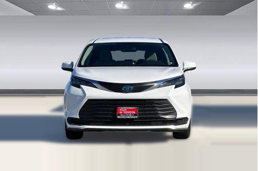 2024 Toyota Sienna LE