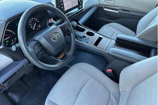 2024 Toyota Sienna LE