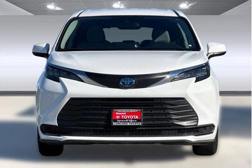 2024 Toyota Sienna LE
