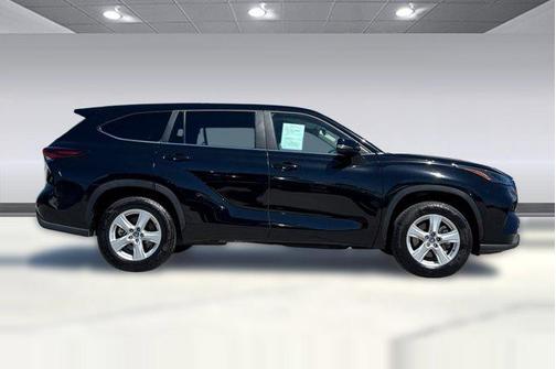 Midnight Black Metallic 2025 Toyota Highlander LE
