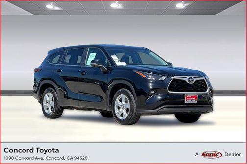 Midnight Black Metallic 2025 Toyota Highlander LE