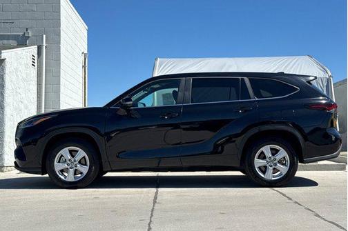 Midnight Black Metallic 2025 Toyota Highlander LE