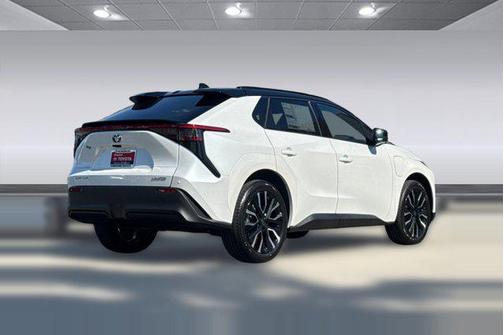 Wind Chill Pearl/Midnight Black Metallic 2026 Toyota bZ Limited