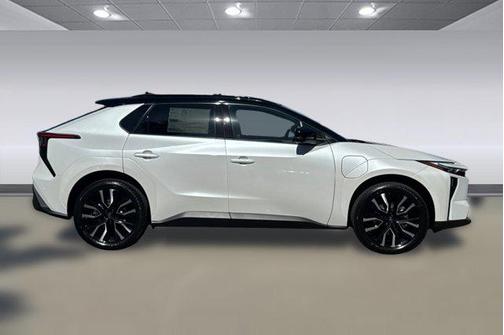 Wind Chill Pearl/Midnight Black Metallic 2026 Toyota bZ Limited
