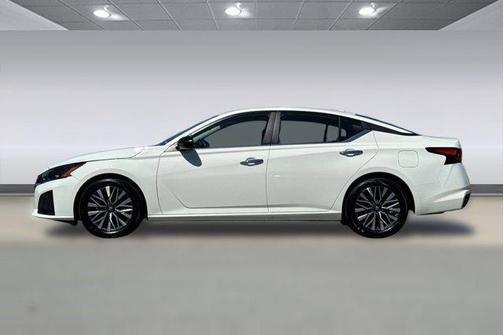 Glacier White 2025 Nissan Altima SV FWD