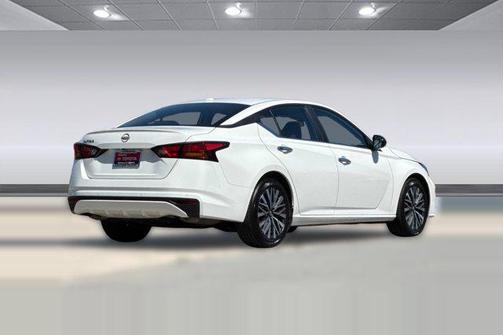 Glacier White 2025 Nissan Altima SV FWD