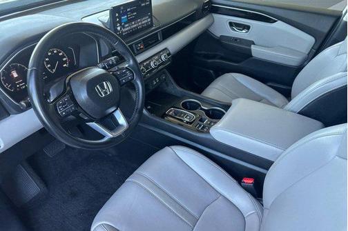 Platinum White Pearl 2023 Honda Pilot Touring 8-Passenger