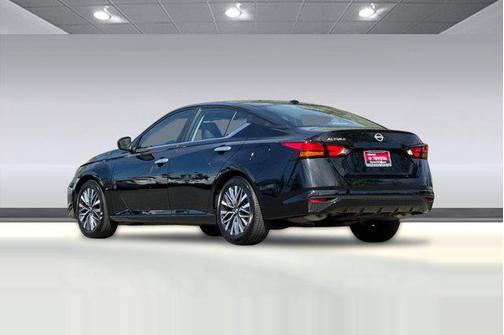 Super Black 2025 Nissan Altima SV FWD