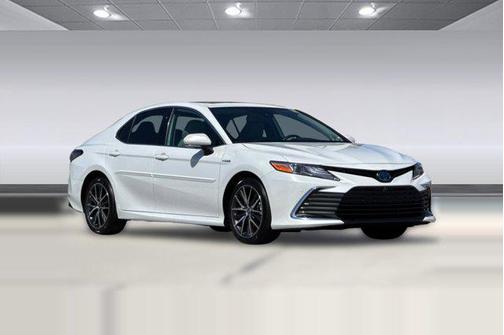 Wind Chill Pearl 2021 Toyota Camry Hybrid XLE