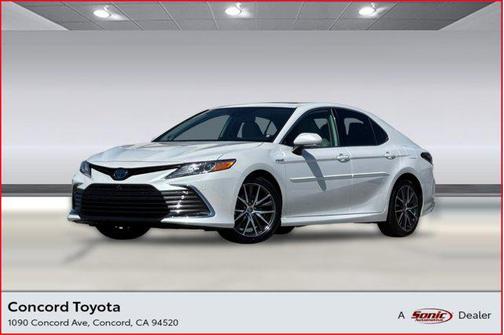 Wind Chill Pearl 2021 Toyota Camry Hybrid XLE