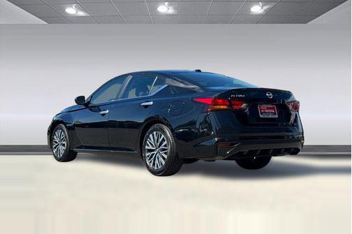 Super Black 2025 Nissan Altima SV FWD