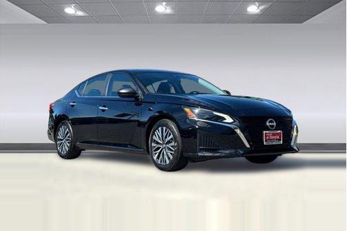 Super Black 2025 Nissan Altima SV FWD