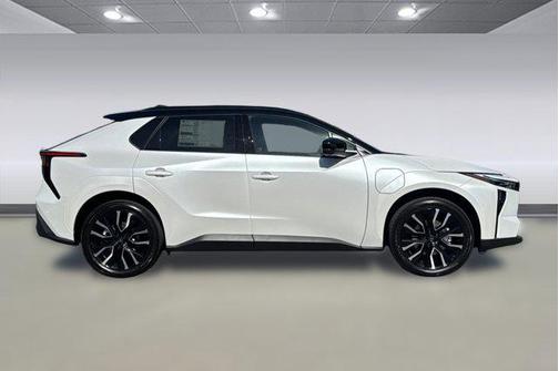 Wind Chill Pearl/Midnight Black Metallic 2026 Toyota bZ XLE