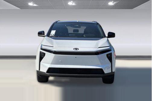 Wind Chill Pearl/Midnight Black Metallic 2026 Toyota bZ XLE