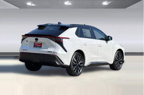 Wind Chill Pearl/Midnight Black Metallic 2026 Toyota bZ XLE