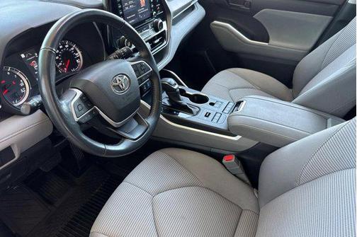 Magnetic Gray Metallic 2022 Toyota Highlander LE