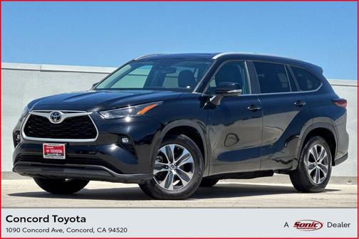 Midnight Black Metallic 2024 Toyota Highlander XLE