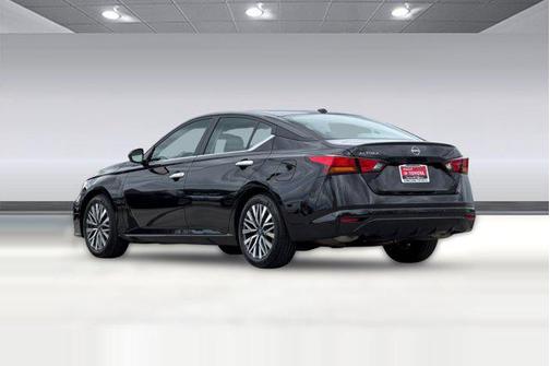 Super Black 2025 Nissan Altima SV FWD