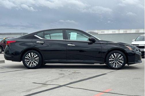 Super Black 2025 Nissan Altima SV FWD
