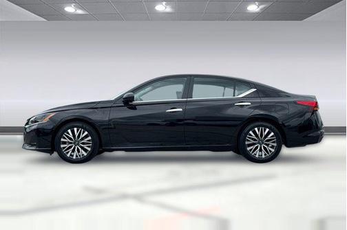 Super Black 2025 Nissan Altima SV FWD