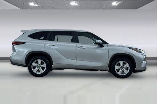 Celestial Silver Metallic 2025 Toyota Highlander LE