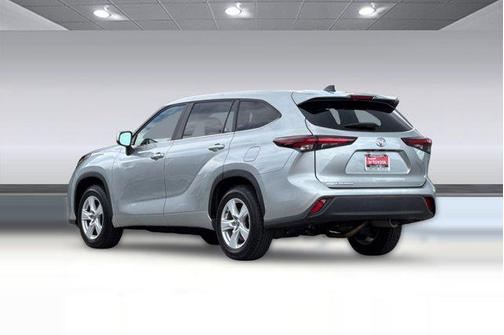 Celestial Silver Metallic 2025 Toyota Highlander LE