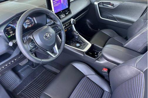 2025 Toyota RAV4 Hybrid SE