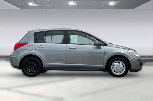Magnetic Gray Metallic 2009 Nissan Versa 1.8 S