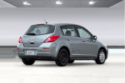 Magnetic Gray Metallic 2009 Nissan Versa 1.8 S