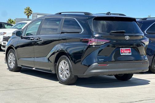Midnight Black Metallic 2026 Toyota Sienna XLE