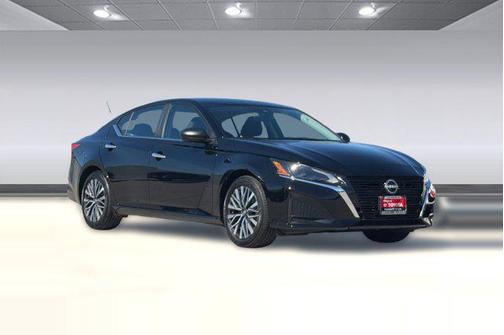 Super Black 2025 Nissan Altima SV FWD