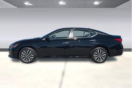 Super Black 2025 Nissan Altima SV FWD