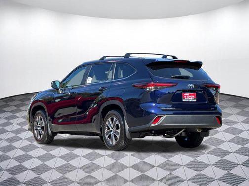 2025 Toyota Highlander Hybrid XLE