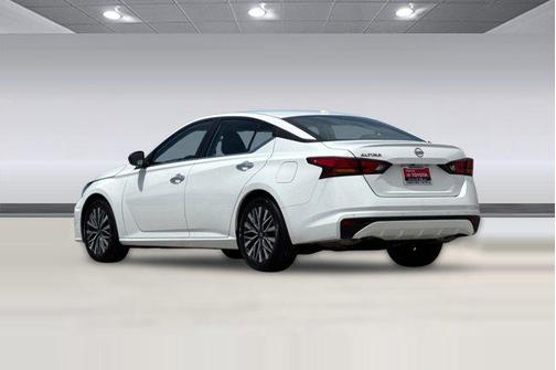 Glacier White 2025 Nissan Altima SV FWD