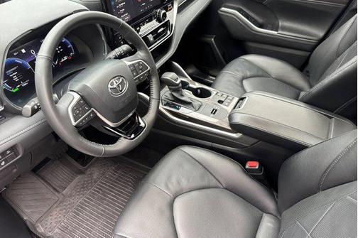 2024 Toyota Highlander Hybrid Platinum