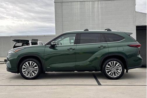 2024 Toyota Highlander Hybrid Platinum
