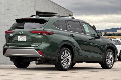 2024 Toyota Highlander Hybrid Platinum