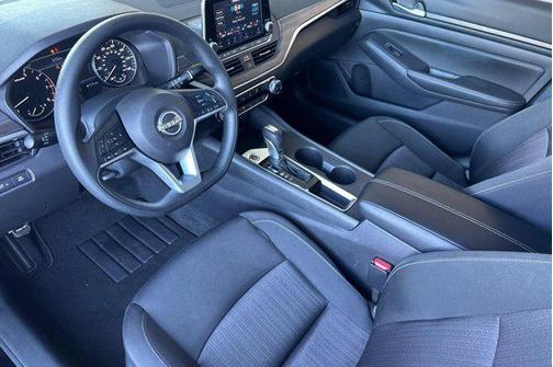 Super Black 2025 Nissan Altima SV FWD