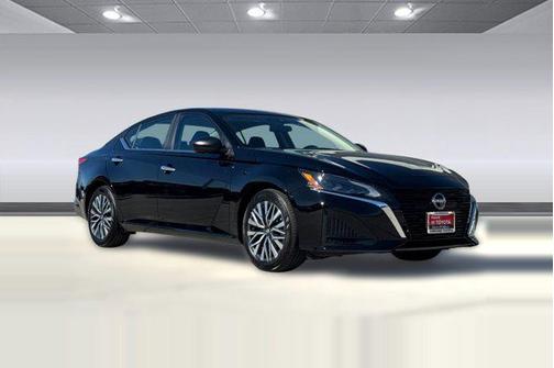 Super Black 2025 Nissan Altima SV FWD