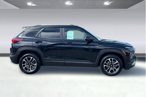 Mosaic Black Metallic 2025 Chevrolet Trailblazer LT