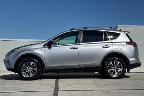 2017 Toyota RAV4 Hybrid SE