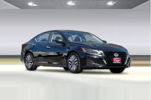 Super Black 2025 Nissan Altima SV FWD