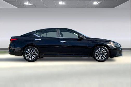 Super Black 2025 Nissan Altima SV FWD