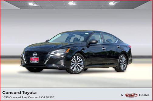 Super Black 2025 Nissan Altima SV FWD